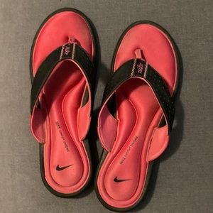 Womens size 11 Nike Comfort Footbed Sandals Flip Flops